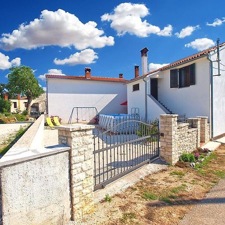 House Sandra 1430 Peresiji Экстерьер фото