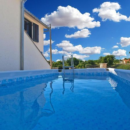 House Sandra 1430 Peresiji Экстерьер фото