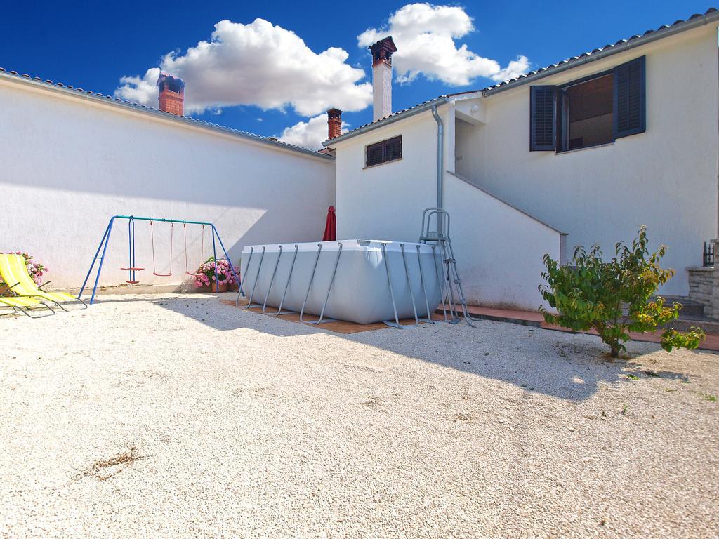 House Sandra 1430 Peresiji Экстерьер фото
