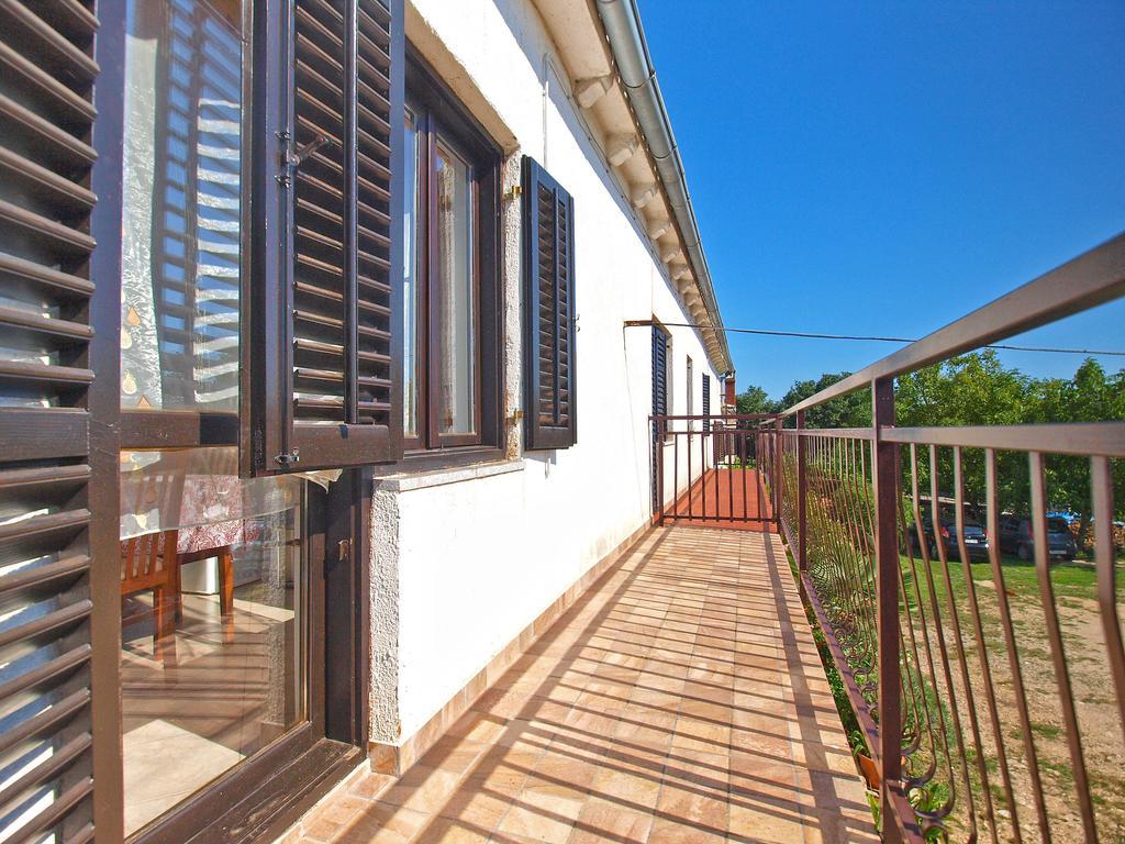 House Sandra 1430 Peresiji Экстерьер фото