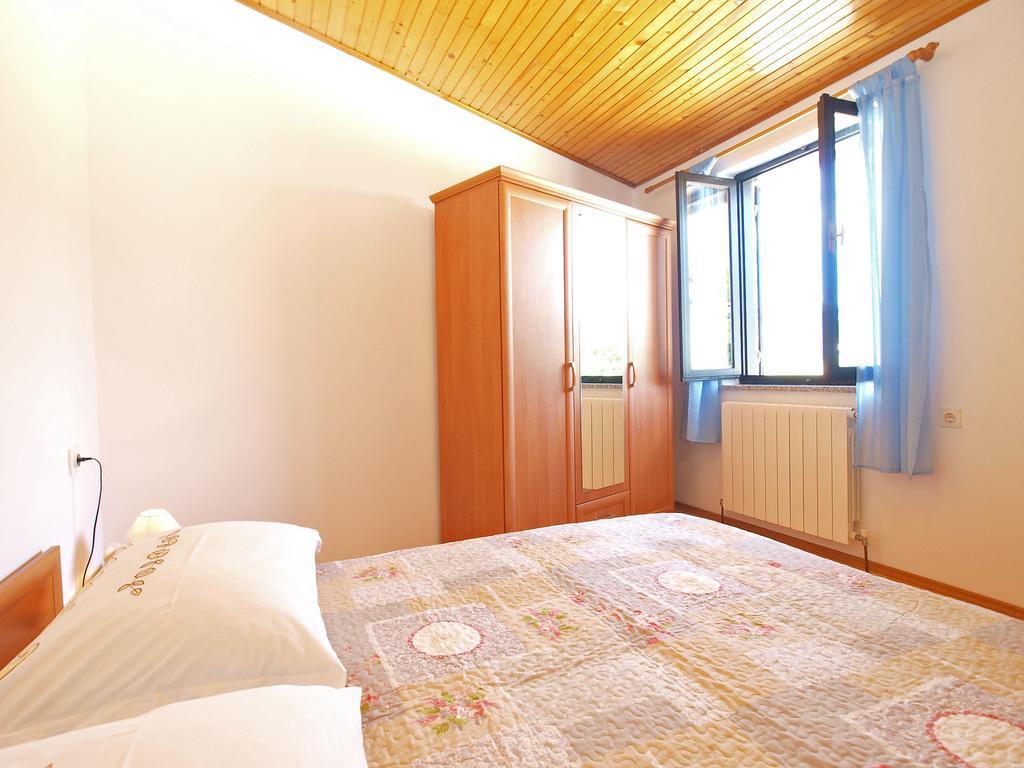 House Sandra 1430 Peresiji Экстерьер фото