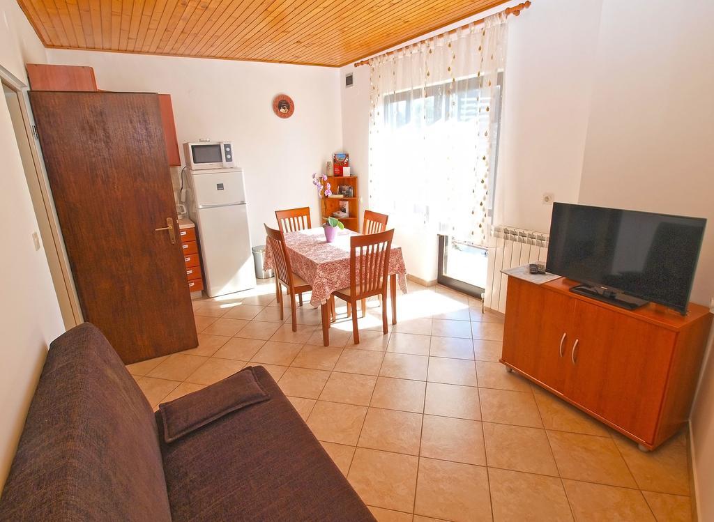 House Sandra 1430 Peresiji Экстерьер фото