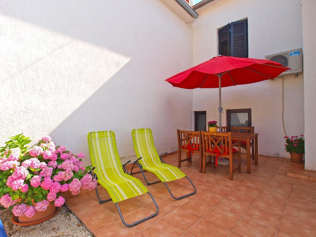 House Sandra 1430 Peresiji Экстерьер фото