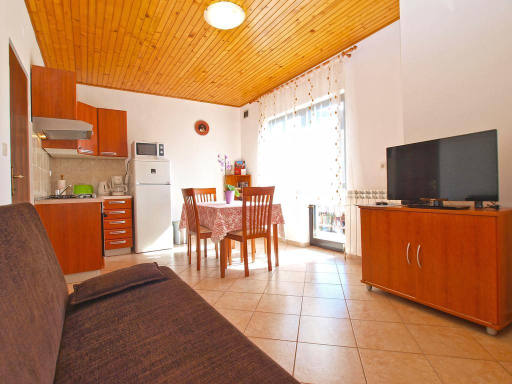 House Sandra 1430 Peresiji Экстерьер фото